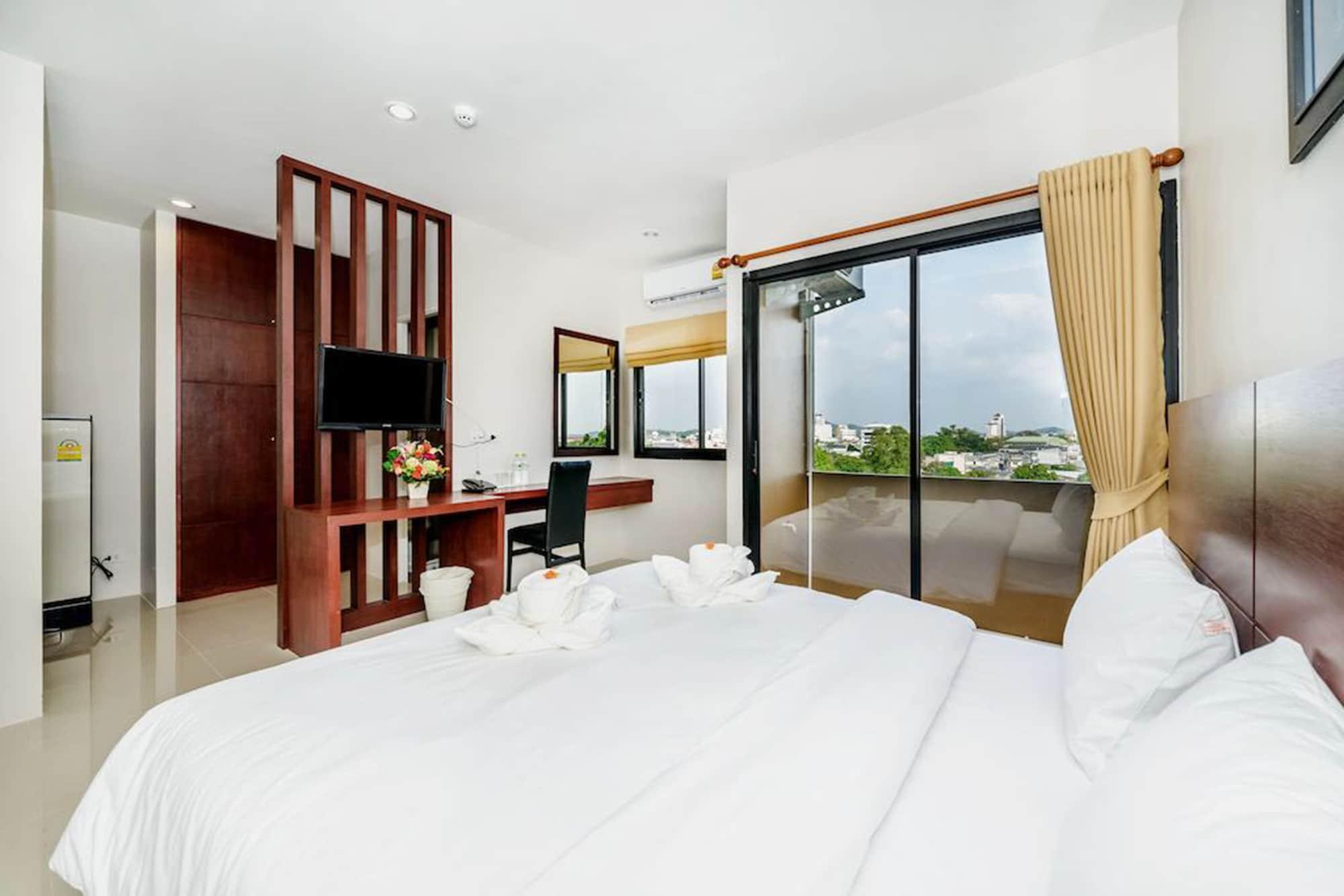 The Topaz Residence Phuket Town Bagian luar foto