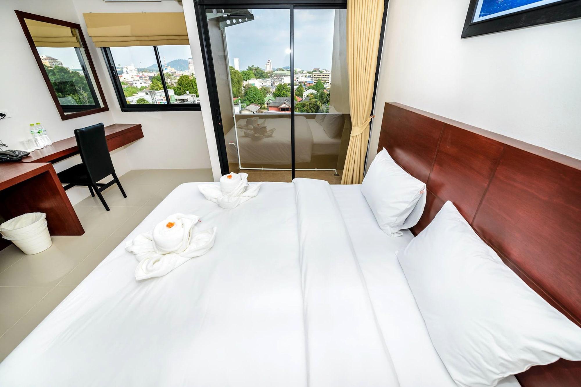 The Topaz Residence Phuket Town Bagian luar foto